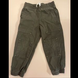 Hanna andersson cotton cargo joggers size 5. Forest green color.